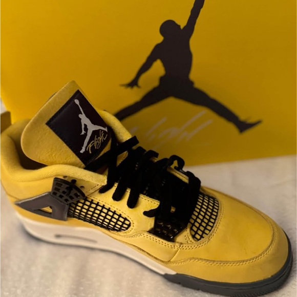 Nike Jordan 4 Rétro Lightning (2021) - Picture 3 of 5